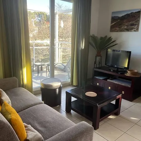 Le Dauphin Rieur , Le Brusc Mer-plage, Appt 6 Pl, Tout A Proximite, Clim Lägenhet
