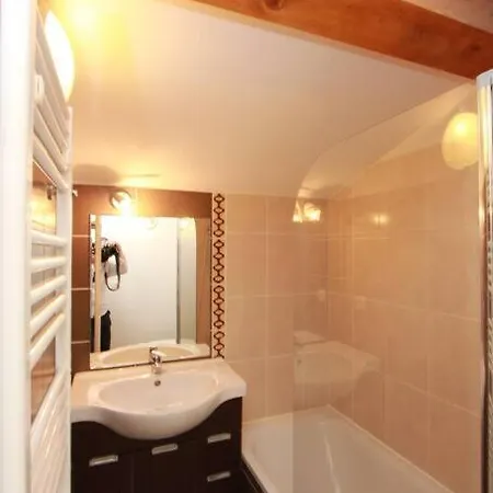 Le Dauphin Rieur , Le Brusc Mer-plage, Appt 6 Pl, Tout A Proximite, Clim Six-Fours-les-Plages