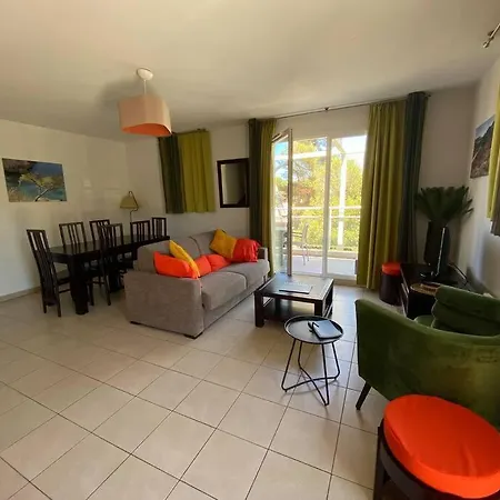 Le Dauphin Rieur , Le Brusc Mer-plage, Appt 6 Pl, Tout A Proximite, Clim Lägenhet *
